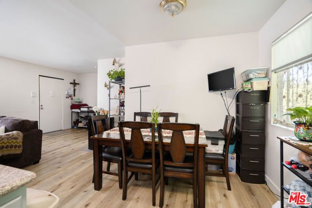 6924 Woodman Avenue, Van Nuys (los Angeles), CA 91405