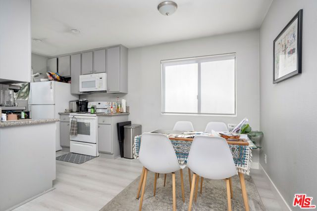 6924 Woodman Avenue, Van Nuys (los Angeles), CA 91405