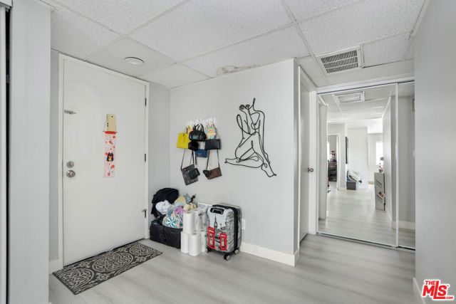 6924 Woodman Avenue, Van Nuys (los Angeles), CA 91405