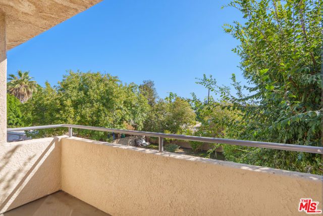 6924 Woodman Avenue, Van Nuys (los Angeles), CA 91405