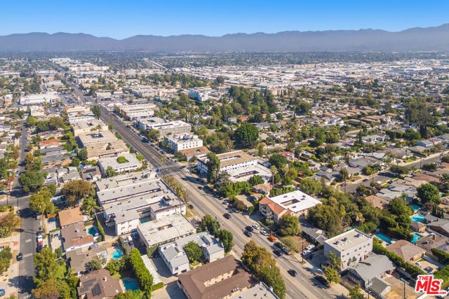 6924 Woodman Avenue, Van Nuys (los Angeles), CA 91405