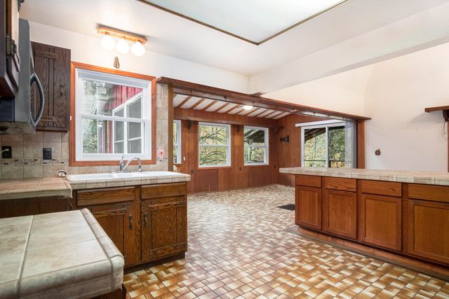 8020 E 98th Street E, Howard City, MI 49329