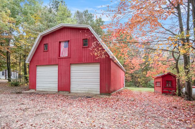 8020 E 98th Street E, Howard City, MI 49329