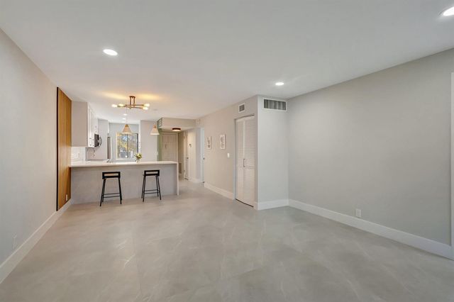 4090 Tivoli Court 208, Lake Worth, FL 33467