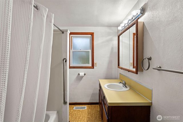 260 Melcher Street W, Port Orchard, WA 98366