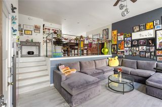 21901 Lassen 118, Chatsworth, CA 91311