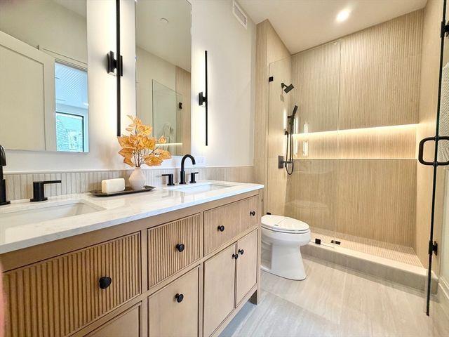 219 Saratoga Street 4, Boston, MA 02128