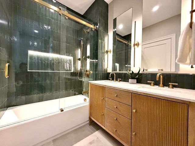 219 Saratoga Street 4, Boston, MA 02128