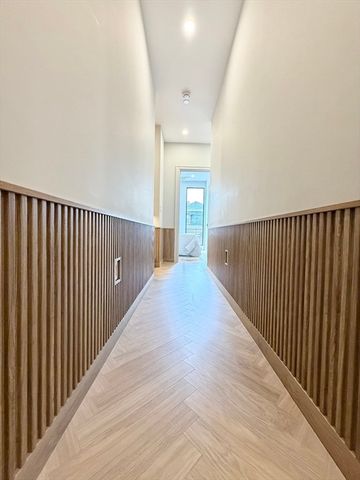 219 Saratoga Street 4, Boston, MA 02128