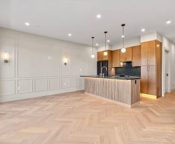 219 Saratoga Street 4, Boston, MA 02128