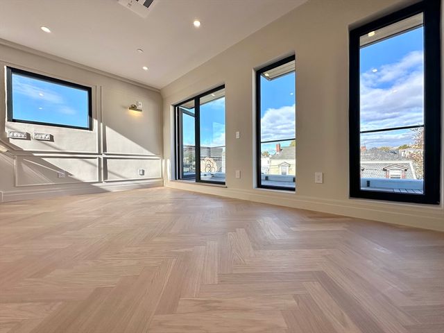 219 Saratoga Street 4, Boston, MA 02128