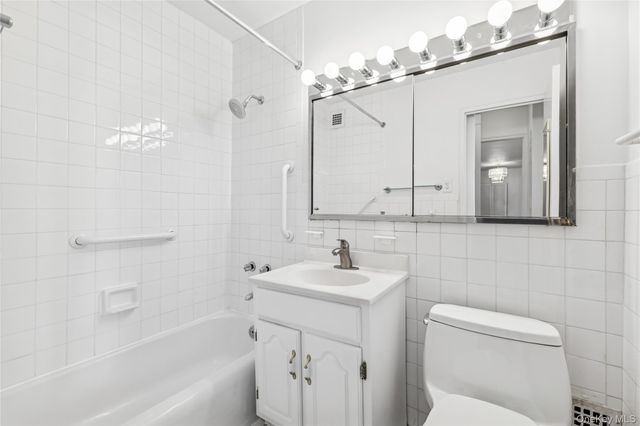 110-11 Queens Boulevard 8D, Forest Hills, NY 11375