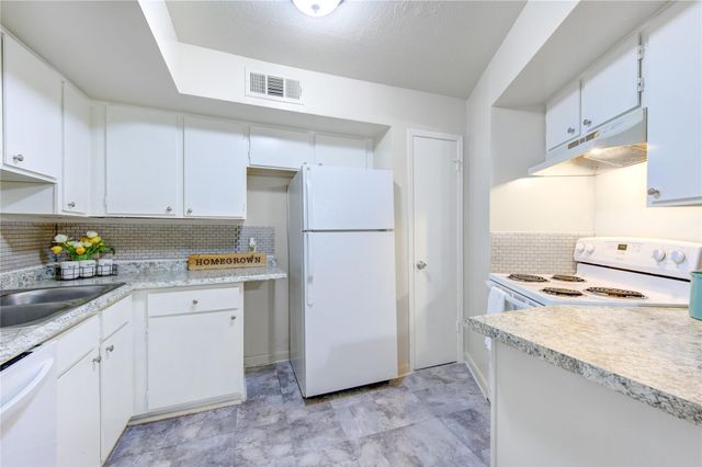 10811 Richmond Avenue 50, Houston, TX 77042