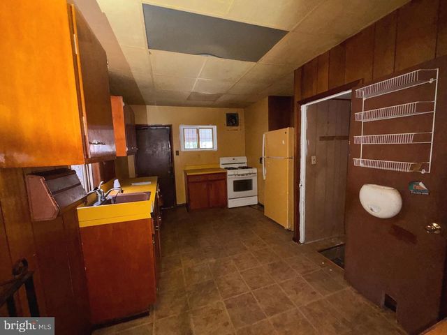 5813 PEMBERTON ST, Philadelphia, PA 19143