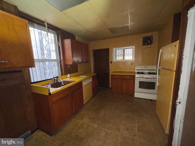 5813 PEMBERTON ST, Philadelphia, PA 19143