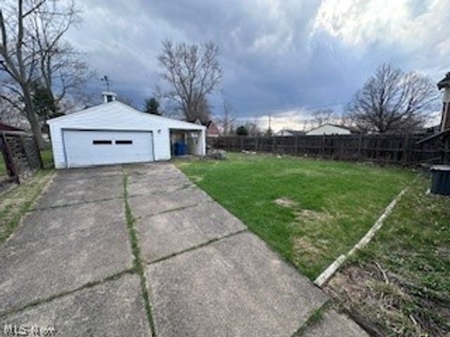 10801 Blossom Avenue, Parma, OH 44130