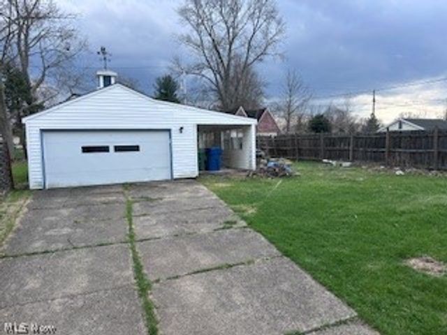 10801 Blossom Avenue, Parma, OH 44130