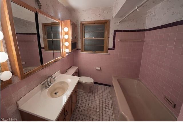 10801 Blossom Avenue, Parma, OH 44130