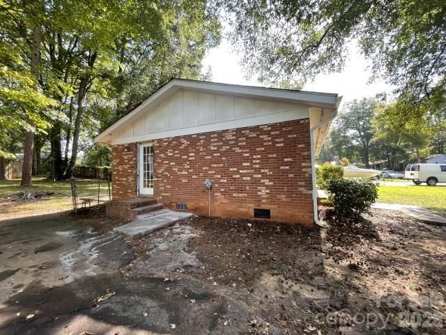 909 Carrington Drive, Charlotte, NC 28214