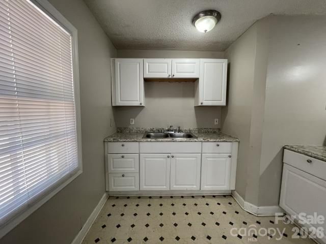 909 Carrington Drive, Charlotte, NC 28214