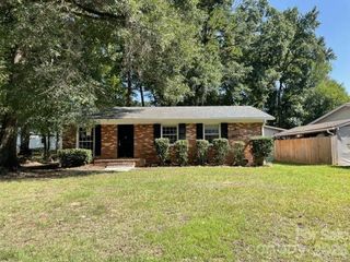 909 Carrington Drive, Charlotte, NC 28214