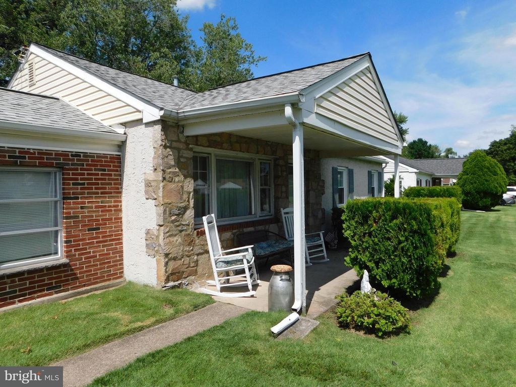 965 WAYFIELD DR, WEST NORRITON, PA 19403 — photo 2
