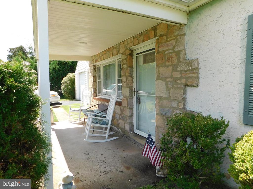 965 WAYFIELD DR, WEST NORRITON, PA 19403 — photo 3