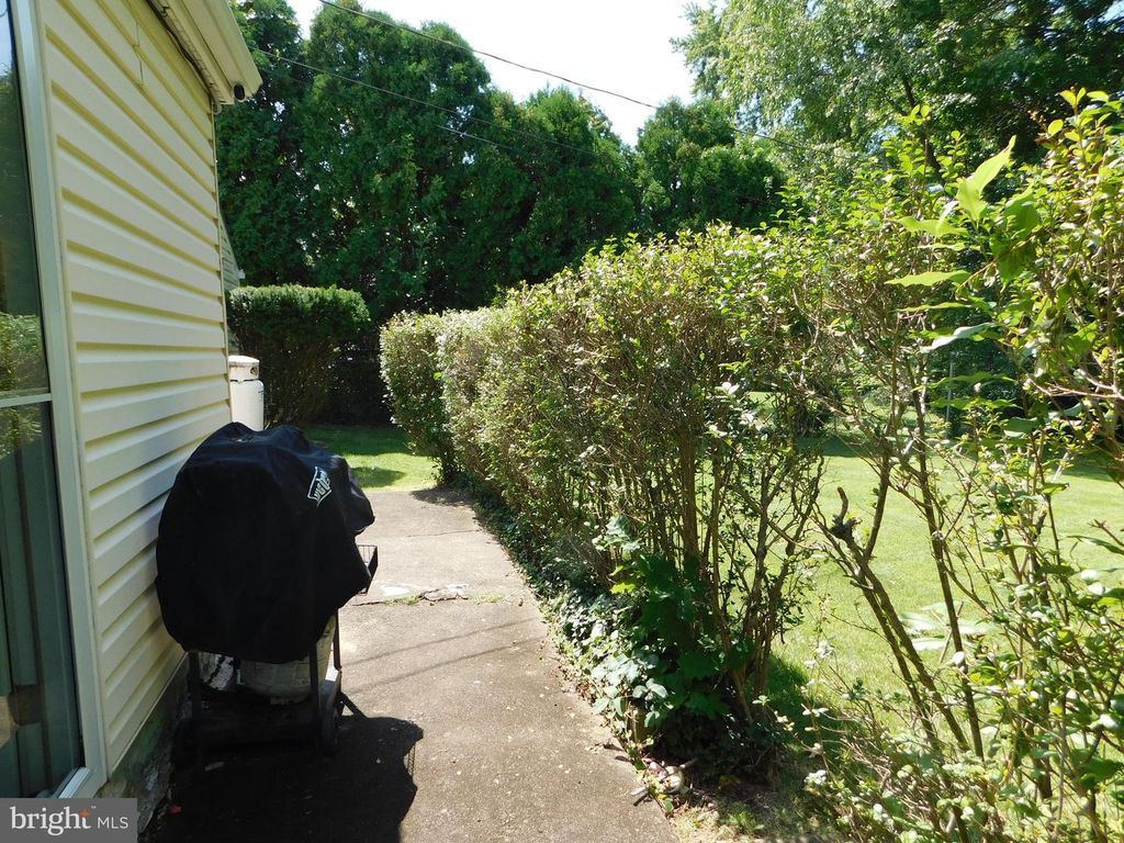 965 WAYFIELD DR, WEST NORRITON, PA 19403 — photo 5
