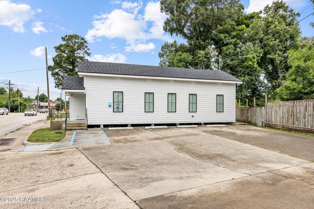 1210 Kaliste Saloom Road, Lafayette, LA 70508