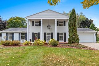 541 W BRIAR LANE, Green Bay, WI 54301