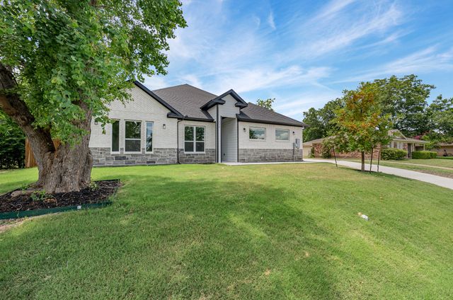119 Windwood Drive, Desoto, TX 75115