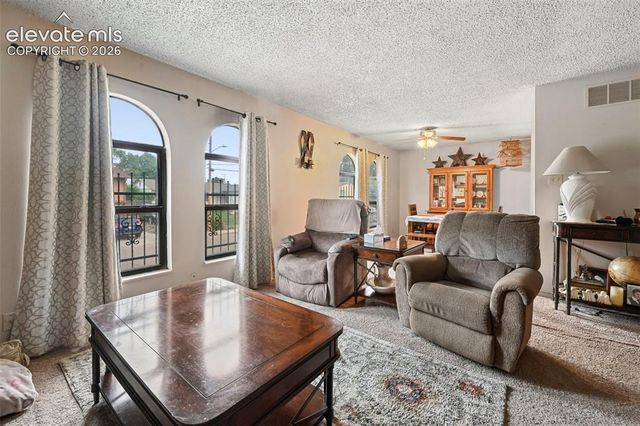 36 Wheatridge Drive, Pueblo, CO 81005