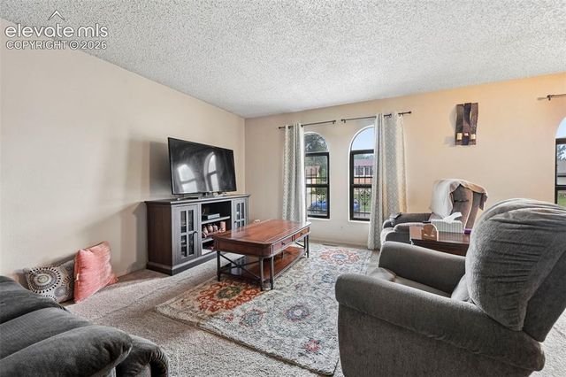 36 Wheatridge Drive, Pueblo, CO 81005