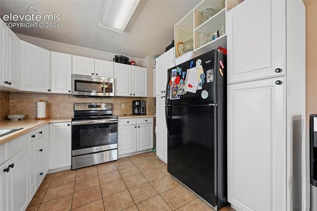 36 Wheatridge Drive, Pueblo, CO 81005
