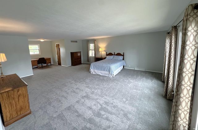 5162 E Quiet Water Court, Monticello, IN 47960