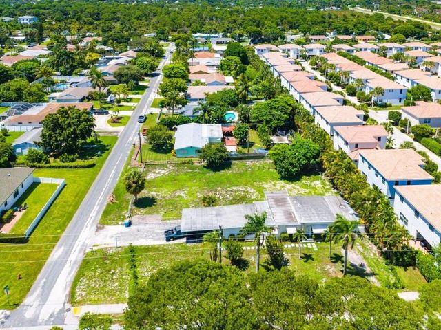 3650 SE 2nd Court, Boynton Beach, FL 33435