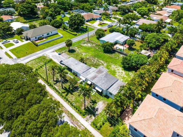 3650 SE 2nd Court, Boynton Beach, FL 33435
