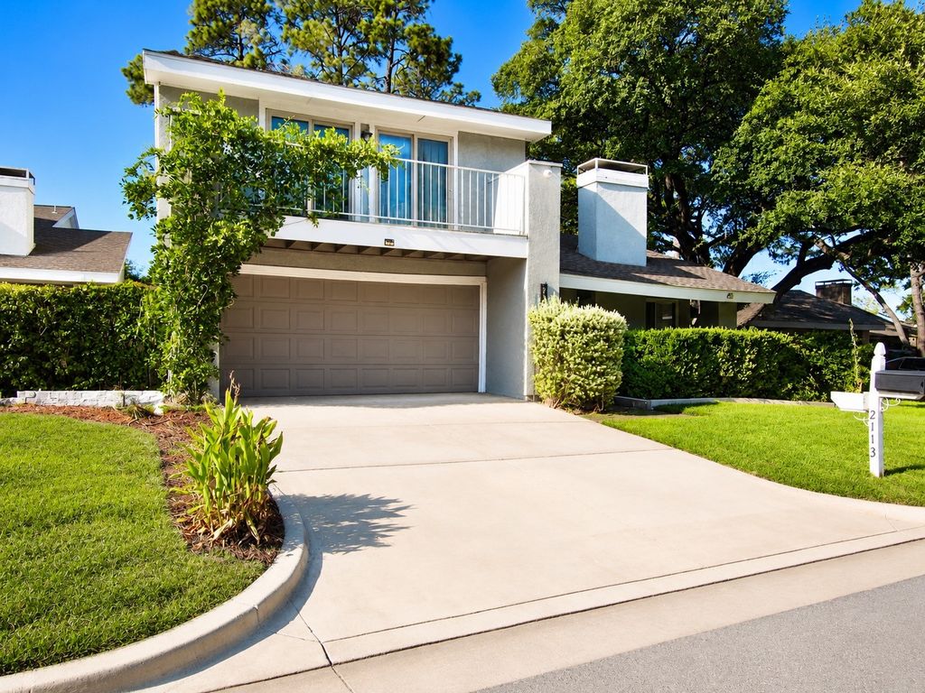 2113 Oakwood Lane, Arlington, TX 76012 — exterior