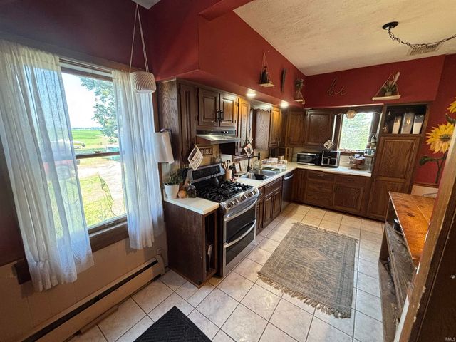 8703 N 100 E Road, Huntington, IN 46750