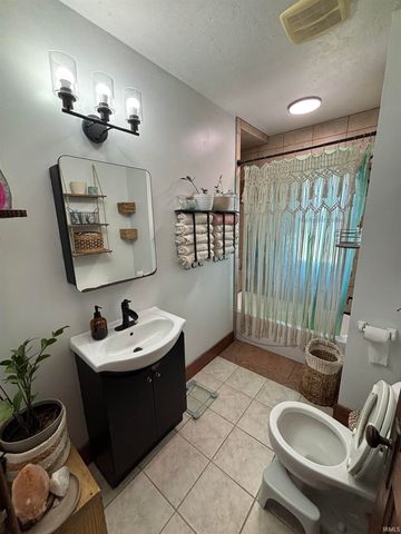 8703 N 100 E Road, Huntington, IN 46750