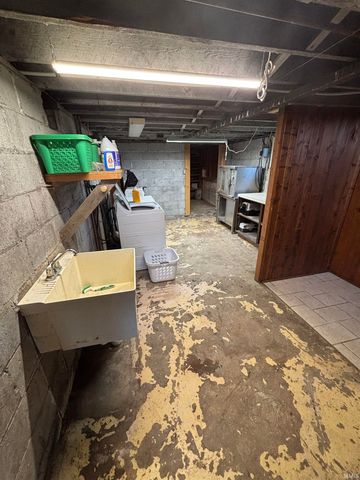 8703 N 100 E Road, Huntington, IN 46750