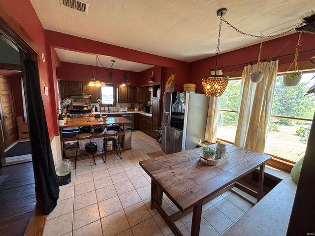 8703 N 100 E Road, Huntington, IN 46750