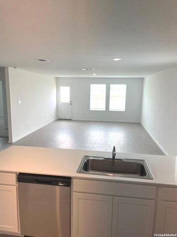 3135 Dispatch Dr., New Braunfels, TX 78130