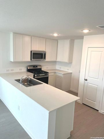 3135 Dispatch Dr., New Braunfels, TX 78130