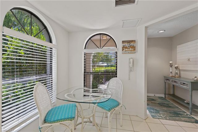 595 Serendipity DR 595, Naples, FL 34108