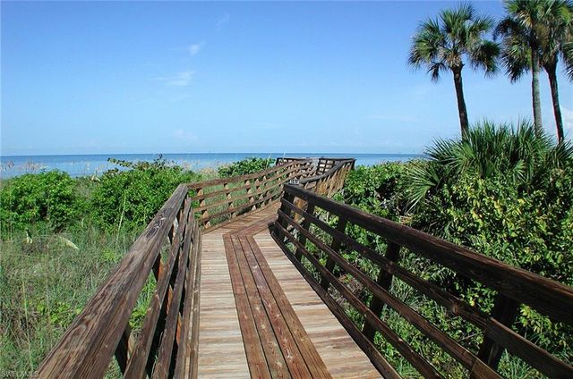 595 Serendipity DR 595, Naples, FL 34108