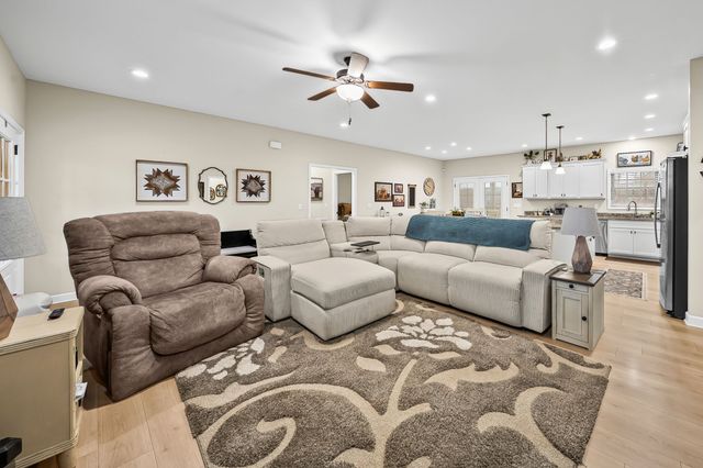 104 Lowell Way, Hopkinsville, KY 42240