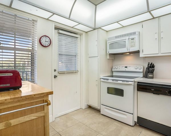 2681 S Course Dr 209, Pompano Beach, FL 33069