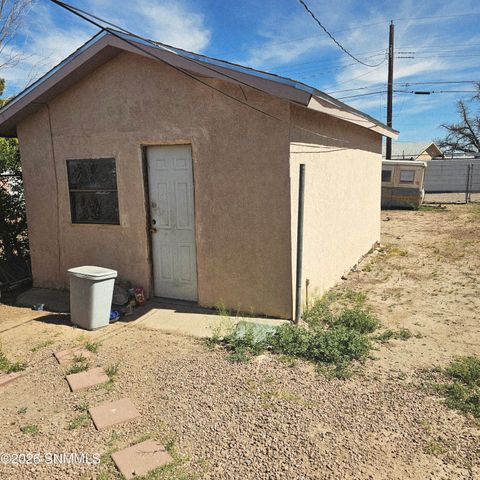 1209 W Hall Avenue, Las Cruces, NM 88005
