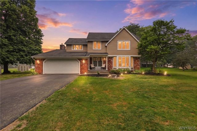 42 Hawthorne Court, Orchard Park, NY 14127